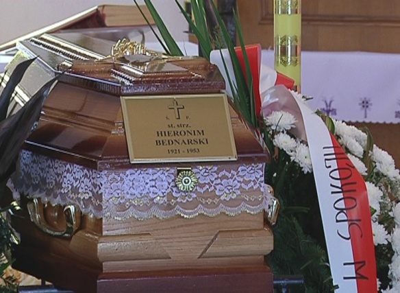 Uroczystości pogrzebowe odbyły się w 4 września 2010 r. na cmentarzu komunalnym w Zwięczycy