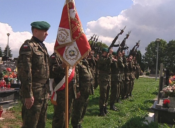 Uroczystości pogrzebowe odbyły się w 4 września 2010 r. na cmentarzu komunalnym w Zwięczycy